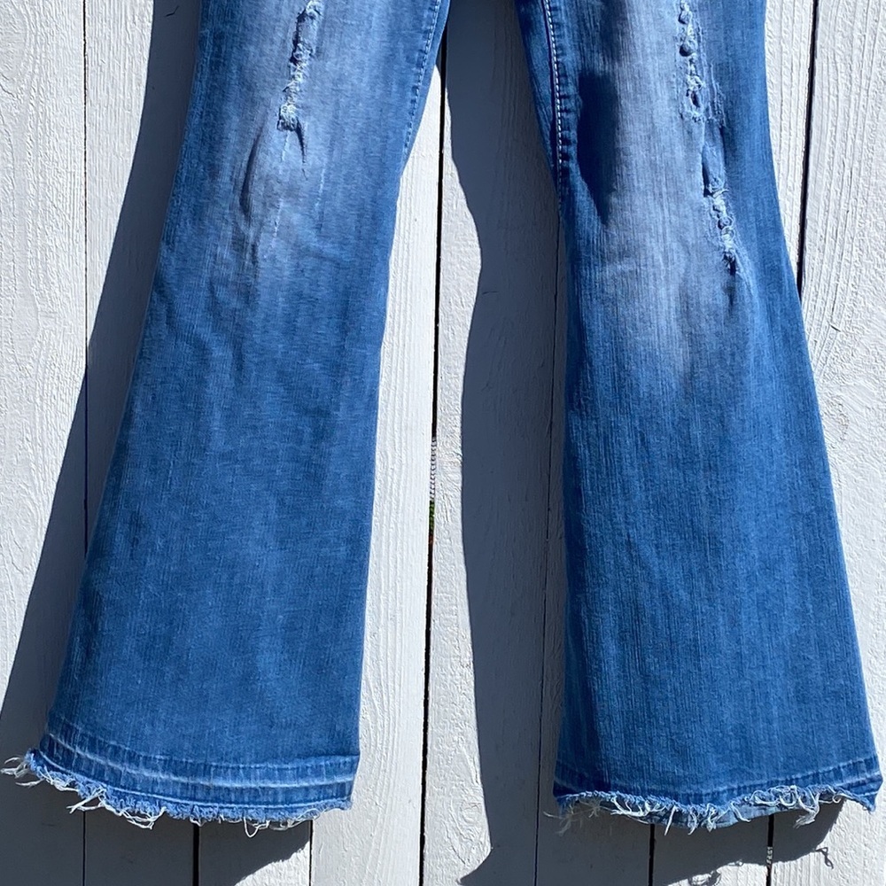 Ariya Jeans - Picture 4 of 14
